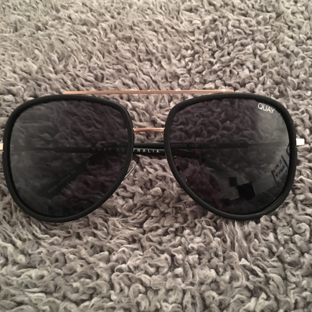 Quay sunglasses in the style needing fame